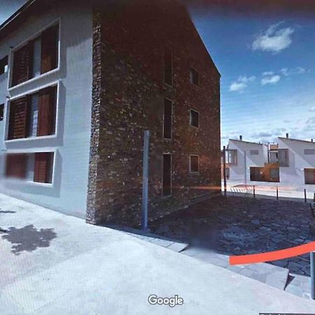 Chalet Adosado Entero, Bbq Y Piscina Comunitaria Sabiñánigo Εξωτερικό φωτογραφία