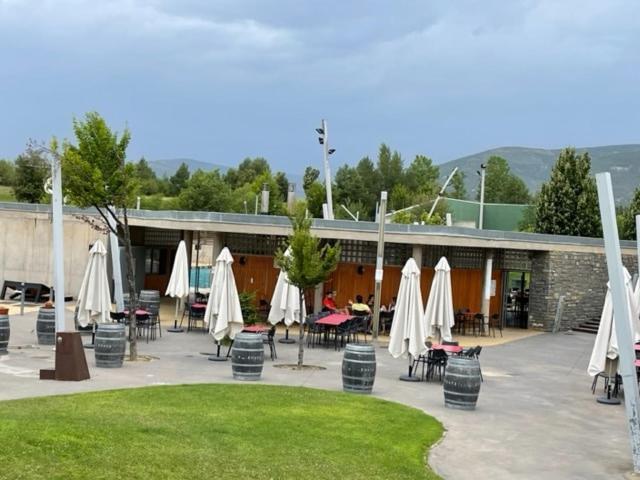 Chalet Adosado Entero, Bbq Y Piscina Comunitaria Sabiñánigo Εξωτερικό φωτογραφία