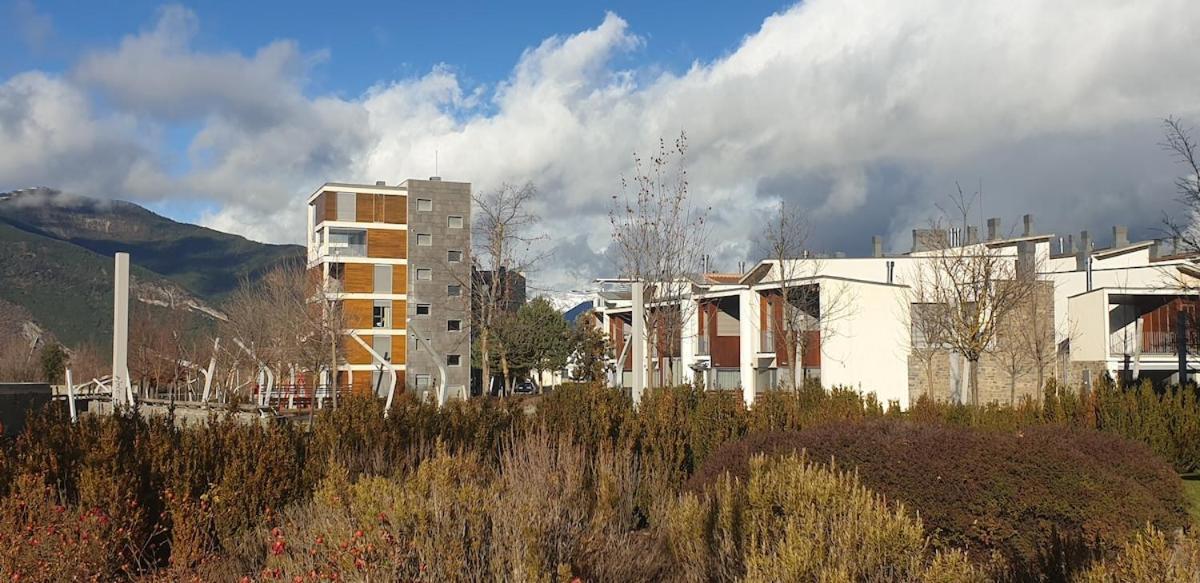 Chalet Adosado Entero, Bbq Y Piscina Comunitaria Sabiñánigo Εξωτερικό φωτογραφία