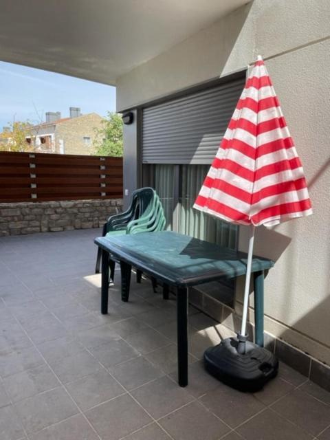 Chalet Adosado Entero, Bbq Y Piscina Comunitaria Sabiñánigo Εξωτερικό φωτογραφία