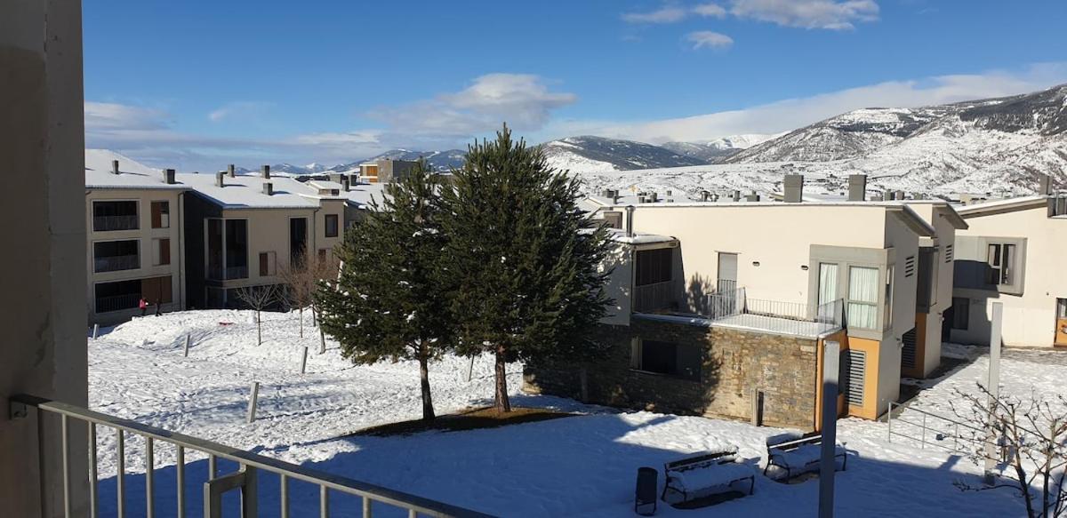 Chalet Adosado Entero, Bbq Y Piscina Comunitaria Sabiñánigo Εξωτερικό φωτογραφία