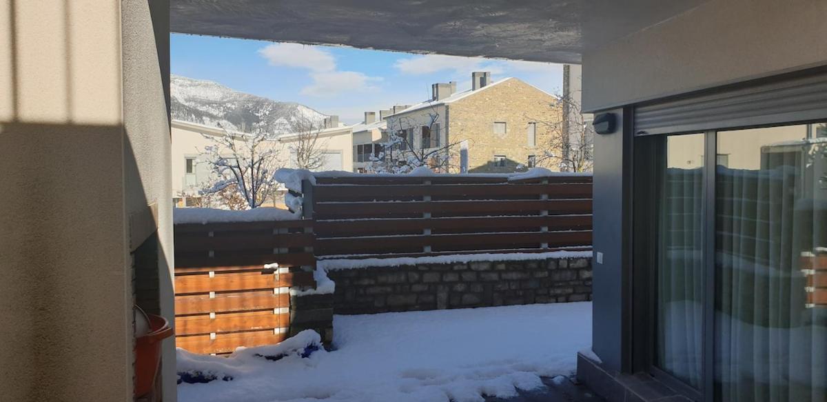 Chalet Adosado Entero, Bbq Y Piscina Comunitaria Sabiñánigo Εξωτερικό φωτογραφία