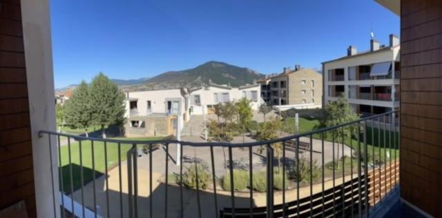 Chalet Adosado Entero, Bbq Y Piscina Comunitaria Sabiñánigo Εξωτερικό φωτογραφία